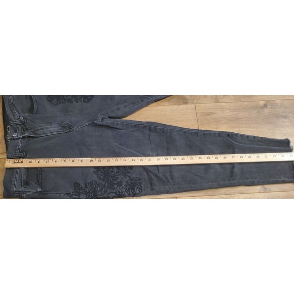 American Eagle Women's Mom Jean High Rise Size 6 EMBROIDERED - Picture 6 of 8